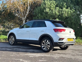 Used Volkswagen T-Roc 2021 for sale - 76800938: Photo