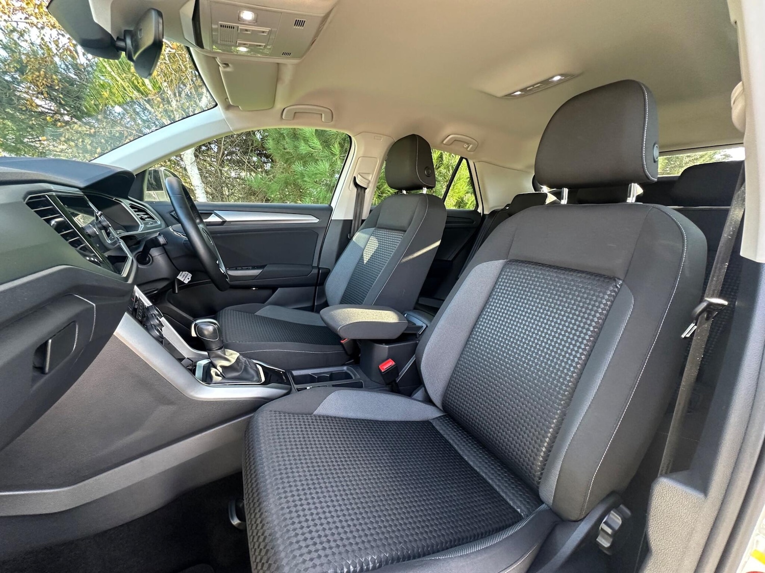 Used Volkswagen T-Roc 2021 for sale - 76800938: Photo 4