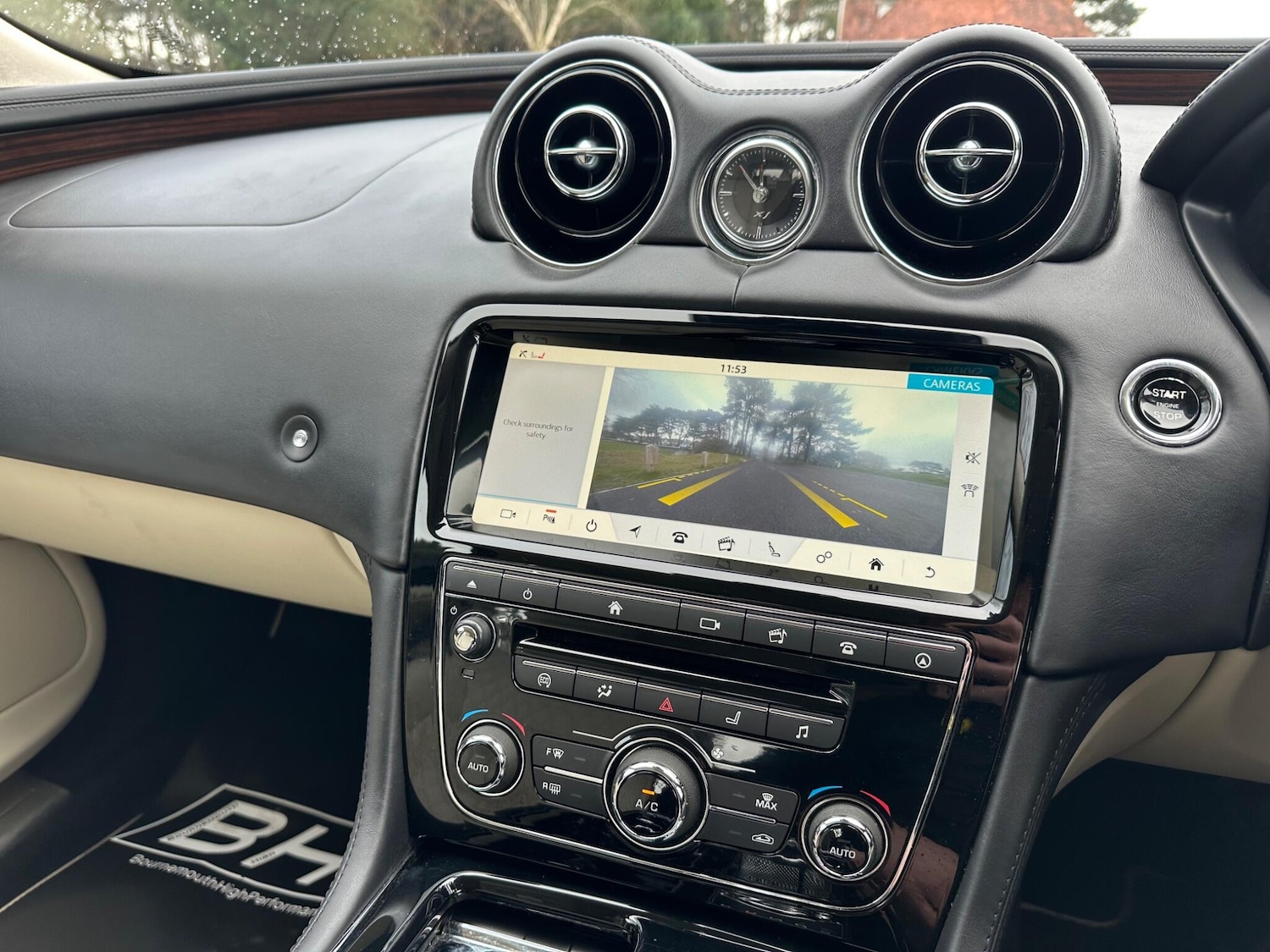 Used Jaguar XJ 2018 for sale - 77994407: Photo 24