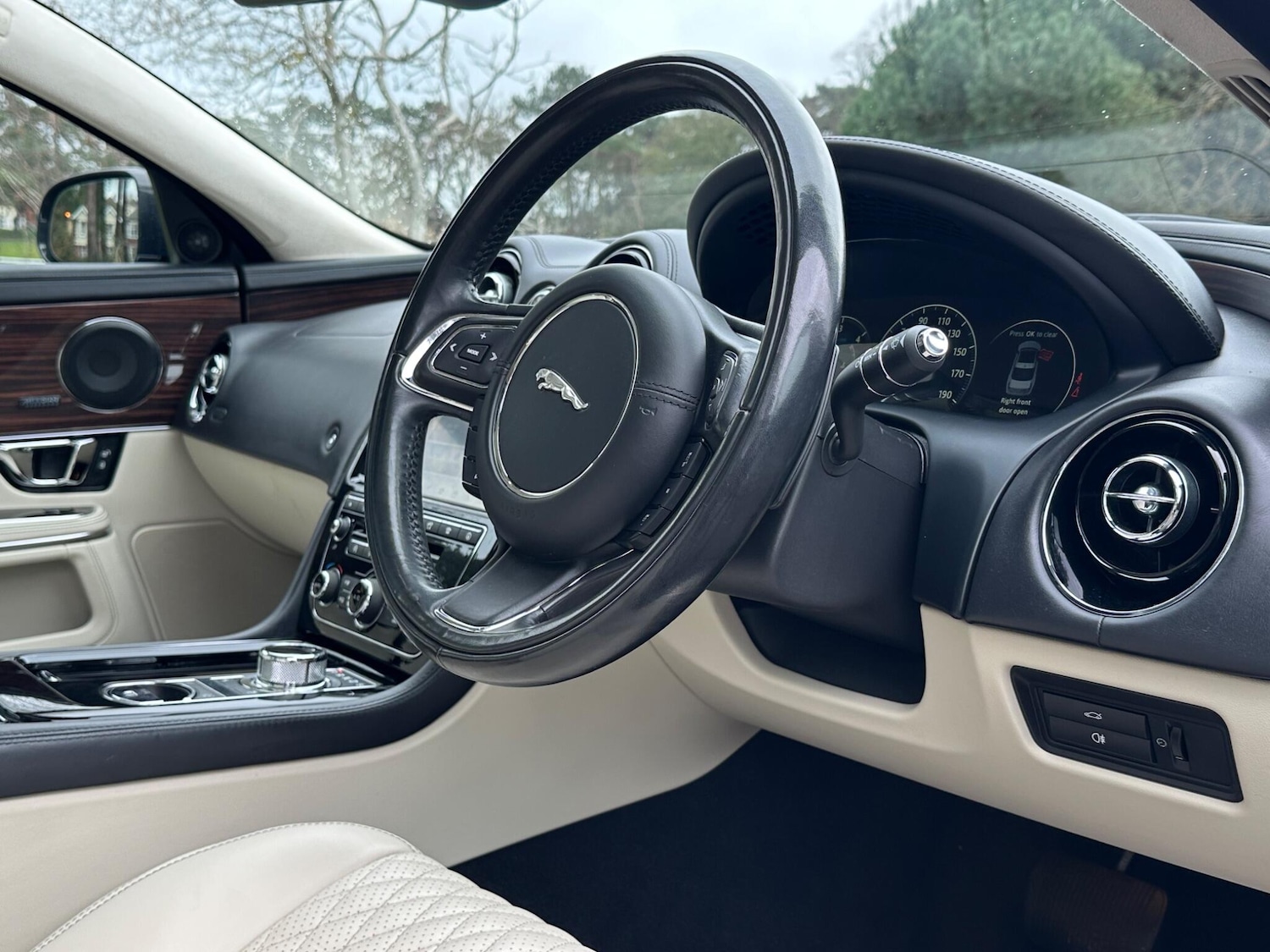 Used Jaguar XJ 2018 for sale - 77994407: Photo 5