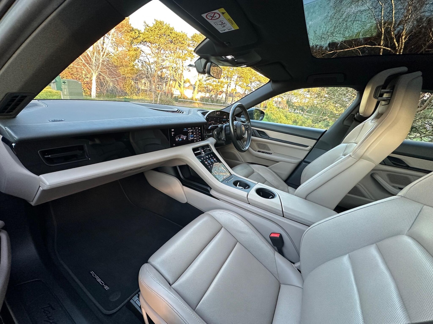 Used Porsche Taycan 2022 for sale - 77016989: Photo 32