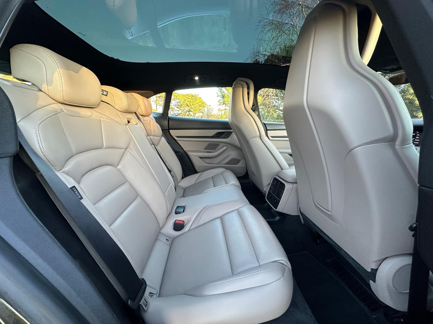 Used Porsche Taycan 2022 for sale - 77016989: Photo 6