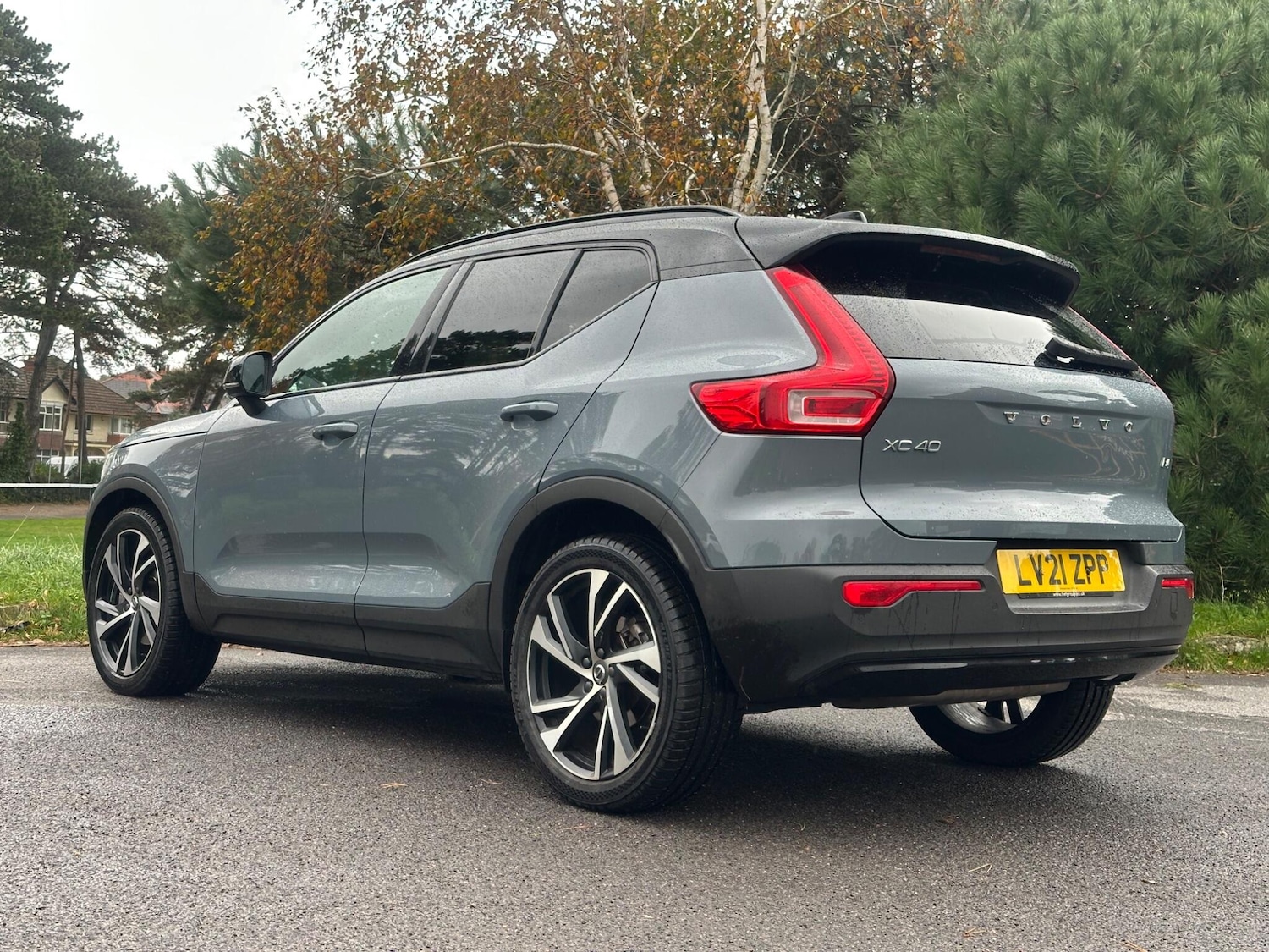 Used Volvo XC40 for sale - 76802491: Photo 2