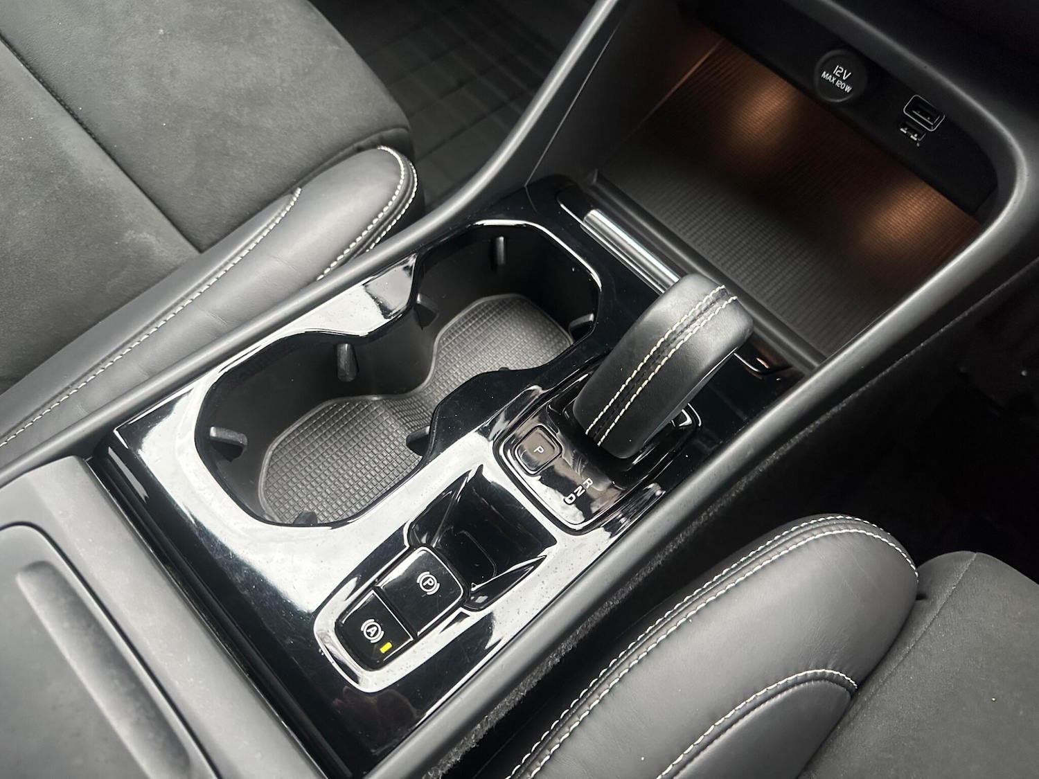 Used Volvo XC40 for sale - 76802491: Photo 24