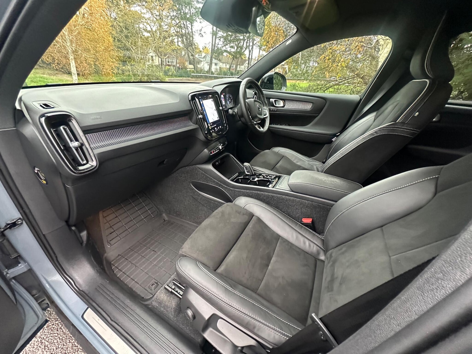 Used Volvo XC40 for sale - 76802491: Photo 32