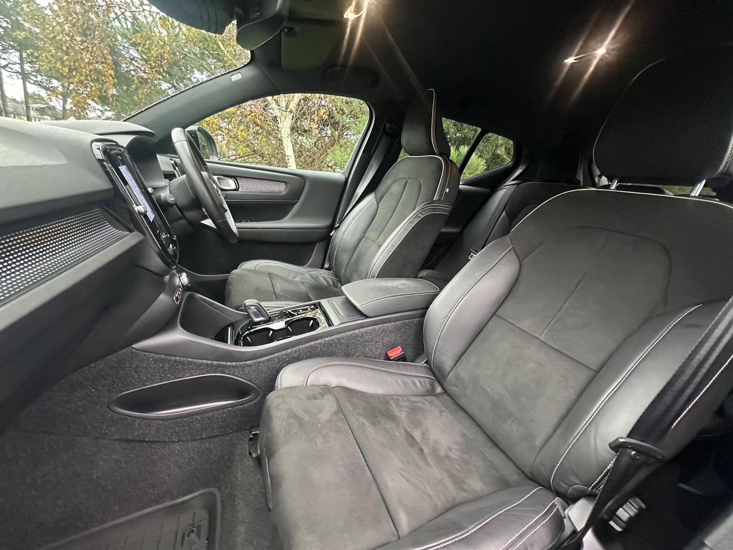 Used Volvo XC40 for sale - 76802491: Photo 4