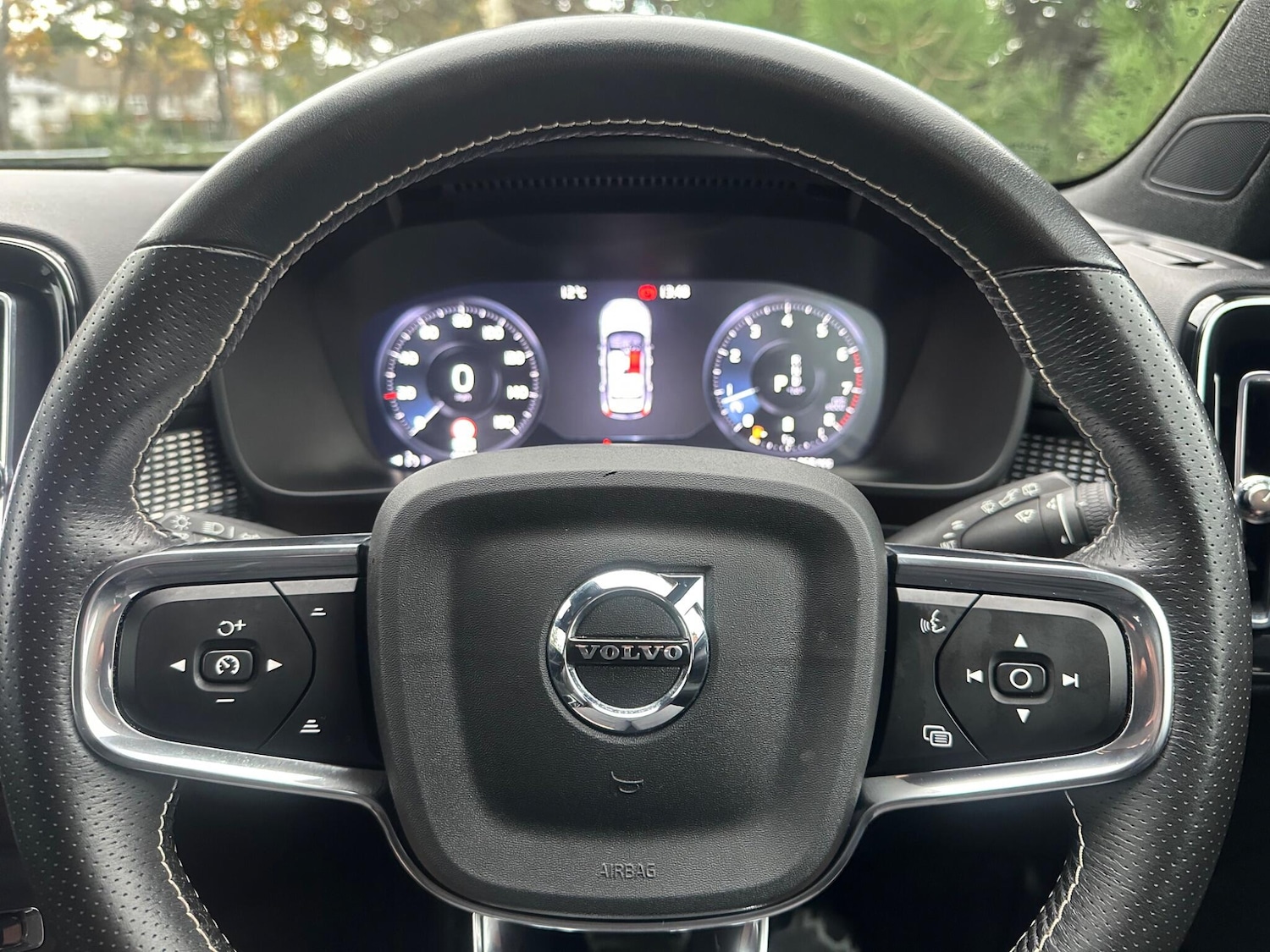 Used Volvo XC40 for sale - 76802491: Photo 5