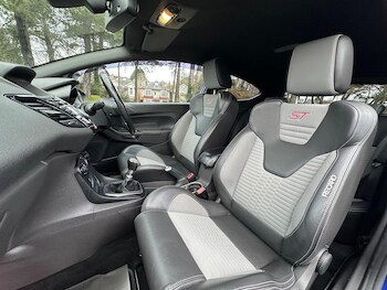 Used Ford Fiesta 2015 for sale - 77331200: Photo