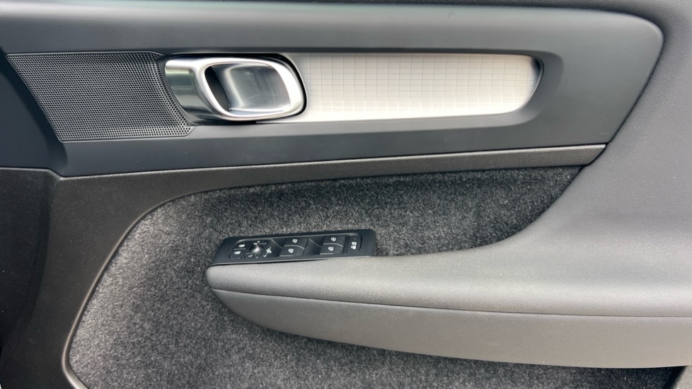 Used Volvo XC40 2023 for sale - 76870960: Photo 15