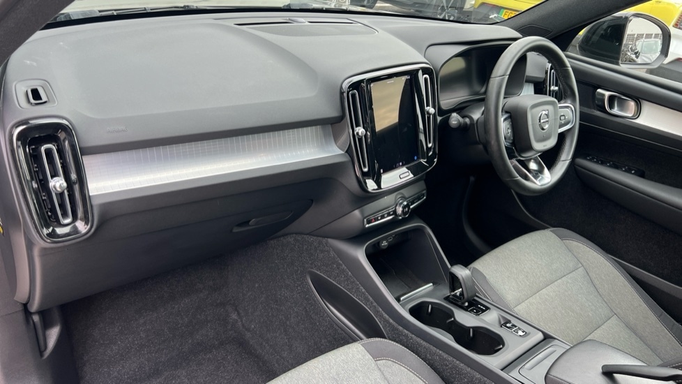 Used Volvo XC40 2023 for sale - 76870960: Photo 4