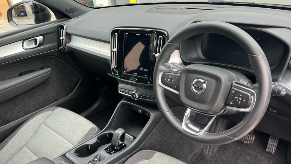 Used Volvo XC40 2023 for sale - 76870960: Photo 5