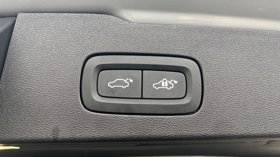 Used Volvo V60 2025 for sale - 76874156: Photo 44