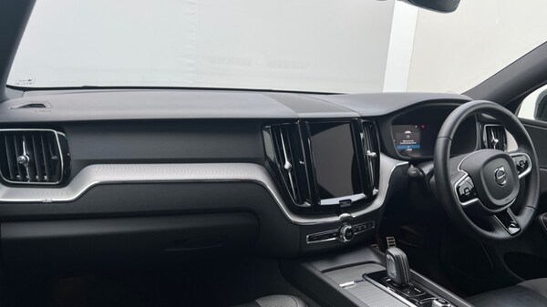 Used Volvo XC60 2021 for sale - 76203990: Photo 4