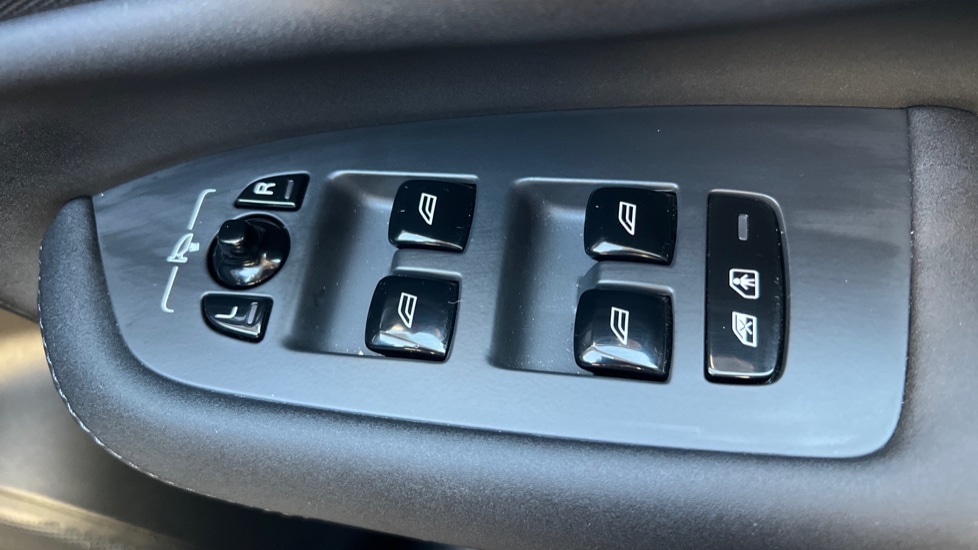 Used Volvo XC90 2025 for sale - 77031259: Photo 30