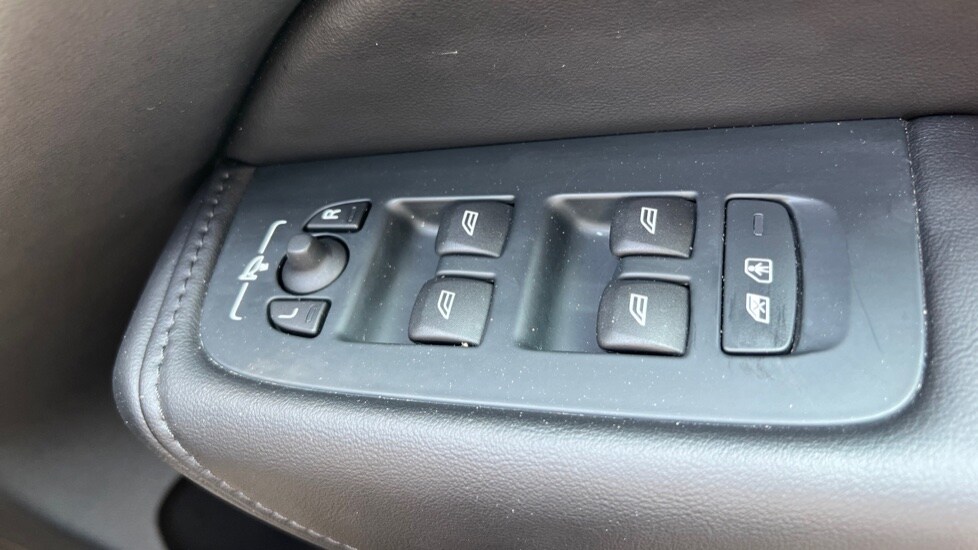 Used Volvo XC60 2023 for sale - 76044383: Photo 30