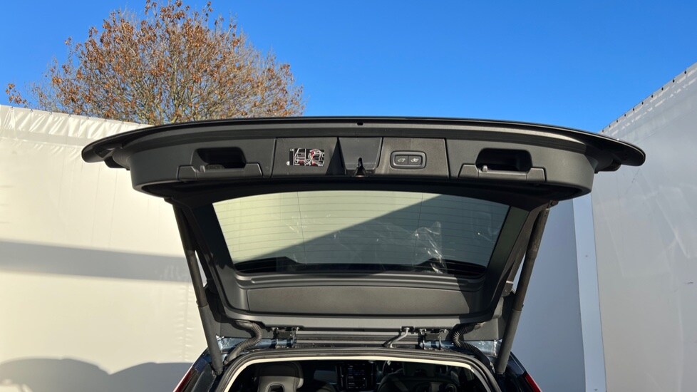 Used Volvo V90 2024 for sale - 76872721: Photo 41