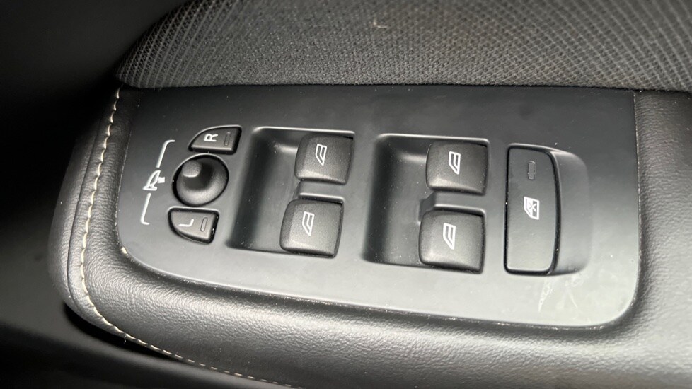 Used Volvo XC60 2021 for sale - 76203923: Photo 30