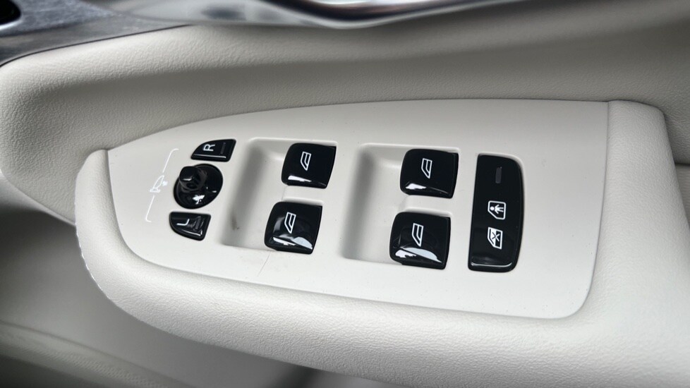 Used Volvo XC90 2025 for sale - 76168853: Photo 30