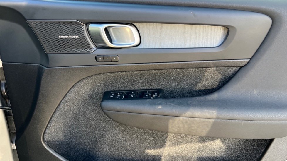 Used Volvo XC40 2024 for sale - 76872736: Photo 15