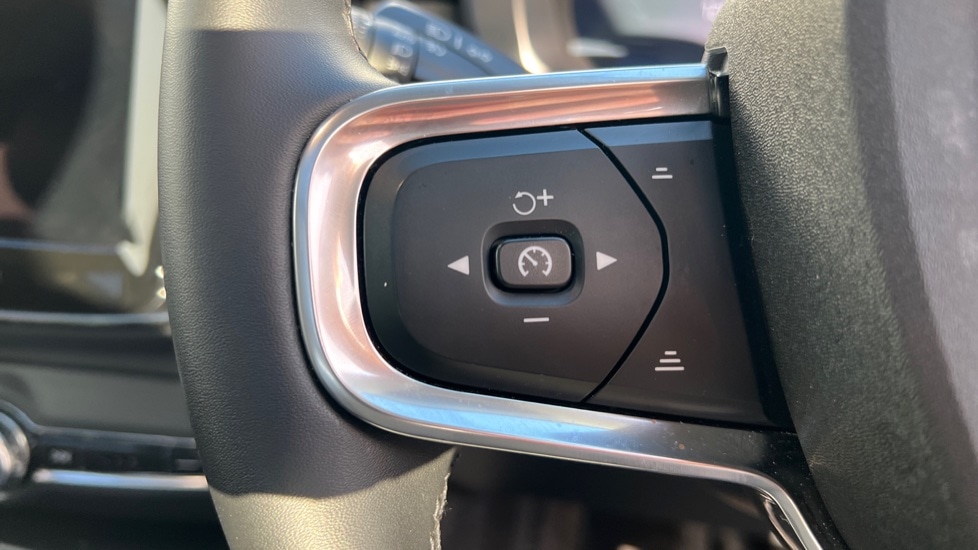 Used Volvo XC40 2024 for sale - 76872736: Photo 18