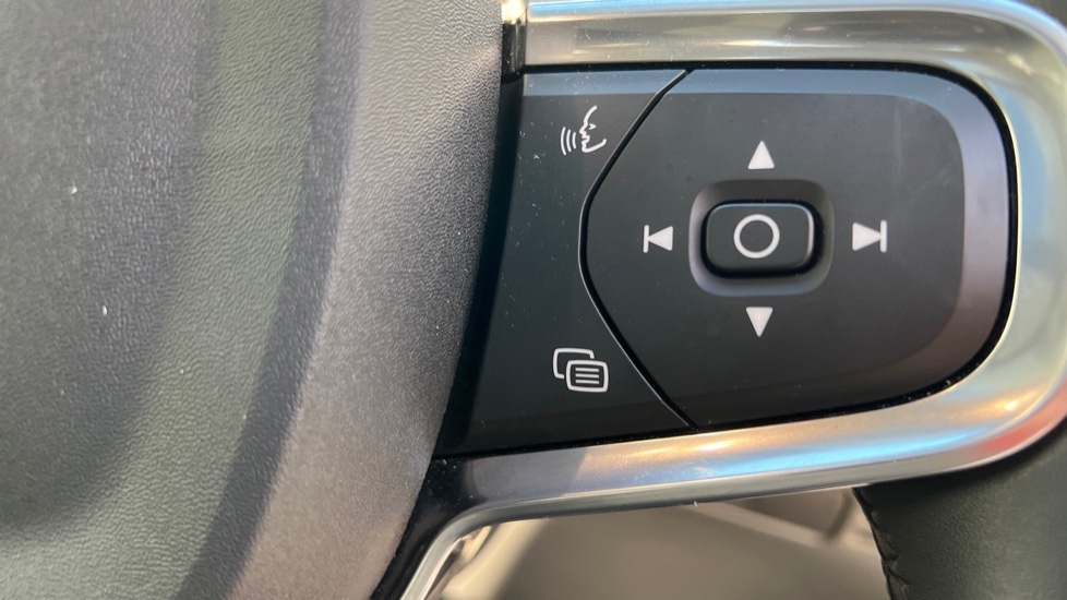 Used Volvo XC40 2024 for sale - 76872736: Photo 19