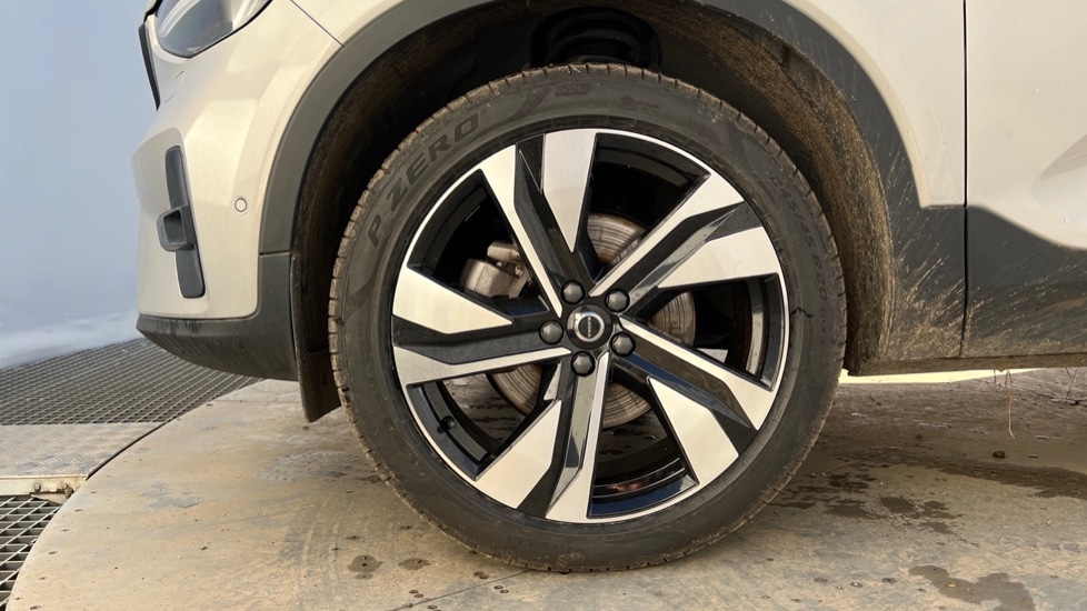 Used Volvo XC40 2024 for sale - 76872736: Photo 25