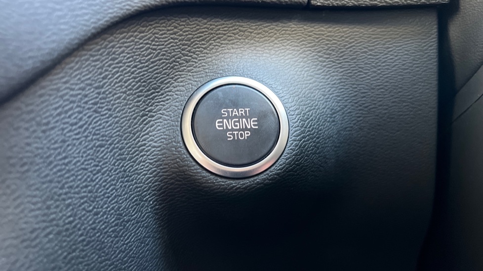 Used Volvo XC40 2024 for sale - 76872736: Photo 27