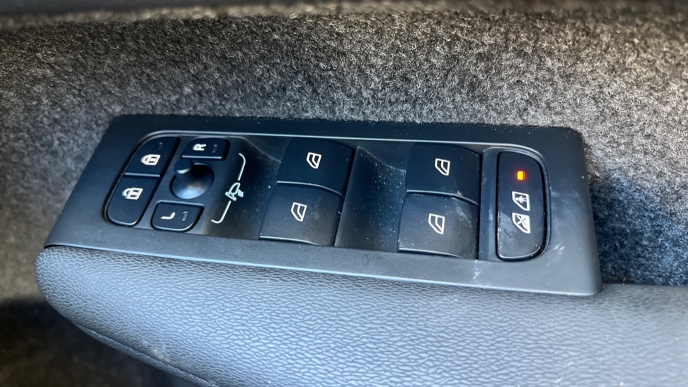 Used Volvo XC40 2024 for sale - 76872736: Photo 30