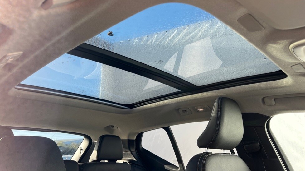 Used Volvo XC40 2024 for sale - 76872736: Photo 40