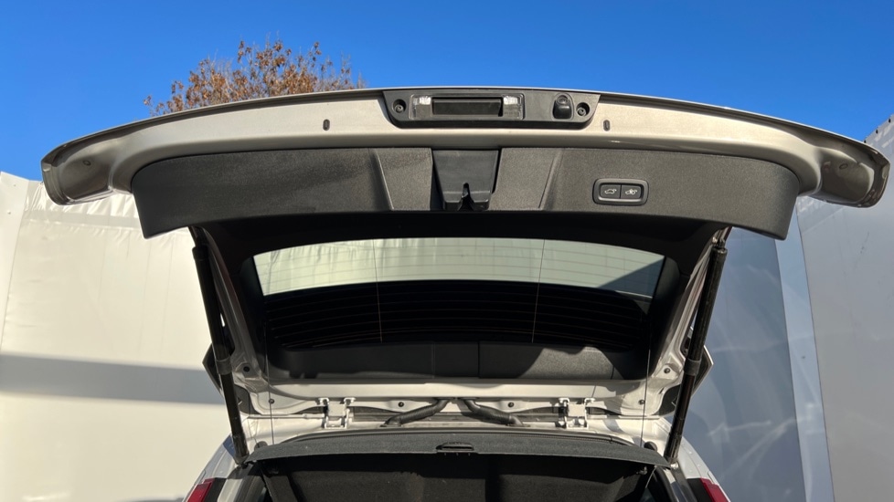 Used Volvo XC40 2024 for sale - 76872736: Photo 42