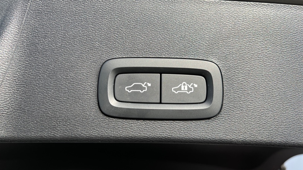 Used Volvo XC40 2024 for sale - 76872736: Photo 45