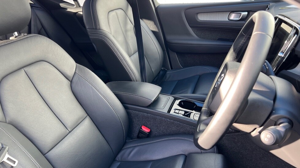 Used Volvo XC40 2024 for sale - 76872736: Photo 9