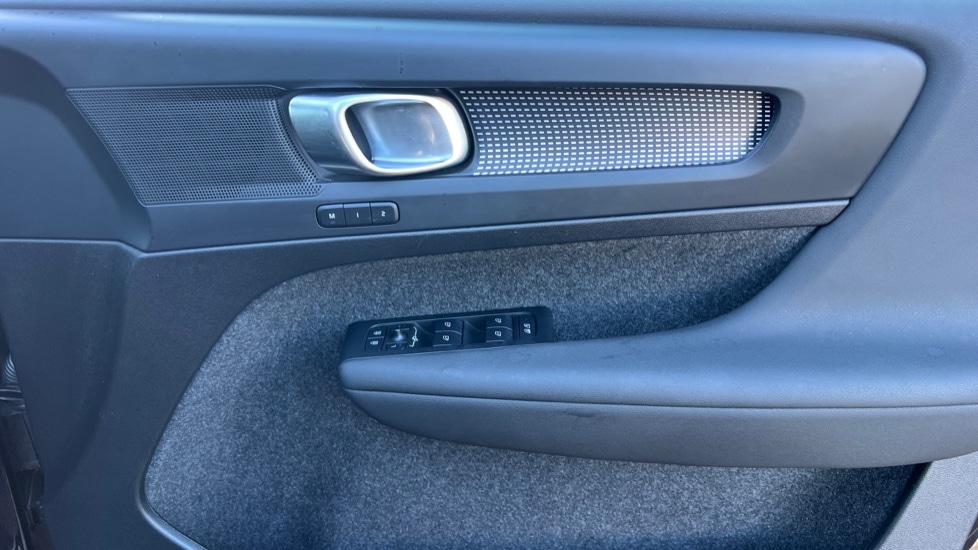 Used Volvo XC40 2025 for sale - 77063429: Photo 15