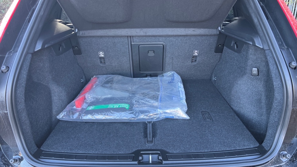 Used Volvo XC40 2025 for sale - 77063429: Photo 17