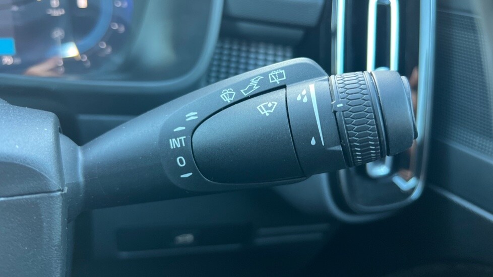 Used Volvo XC40 2025 for sale - 77063429: Photo 29