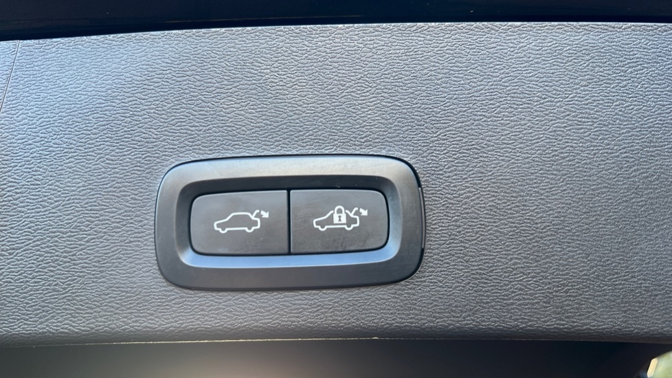 Used Volvo XC40 2025 for sale - 77063429: Photo 44