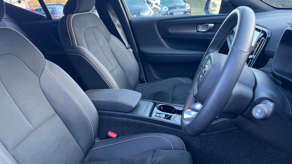 Used Volvo XC40 2025 for sale - 77063429: Photo 9