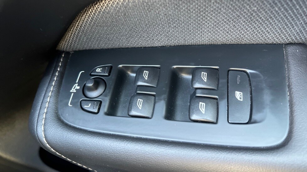 Used Volvo XC60 2019 for sale - 76873958: Photo 31