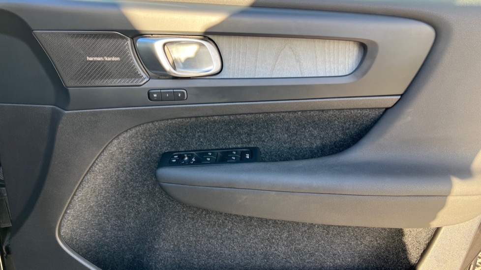 Used Volvo XC40 2023 for sale - 76872738: Photo 15