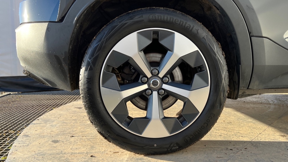 Used Volvo XC40 2023 for sale - 76872738: Photo 16