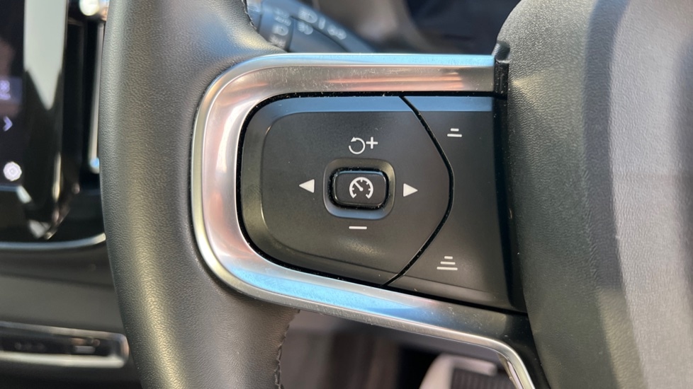 Used Volvo XC40 2023 for sale - 76872738: Photo 18