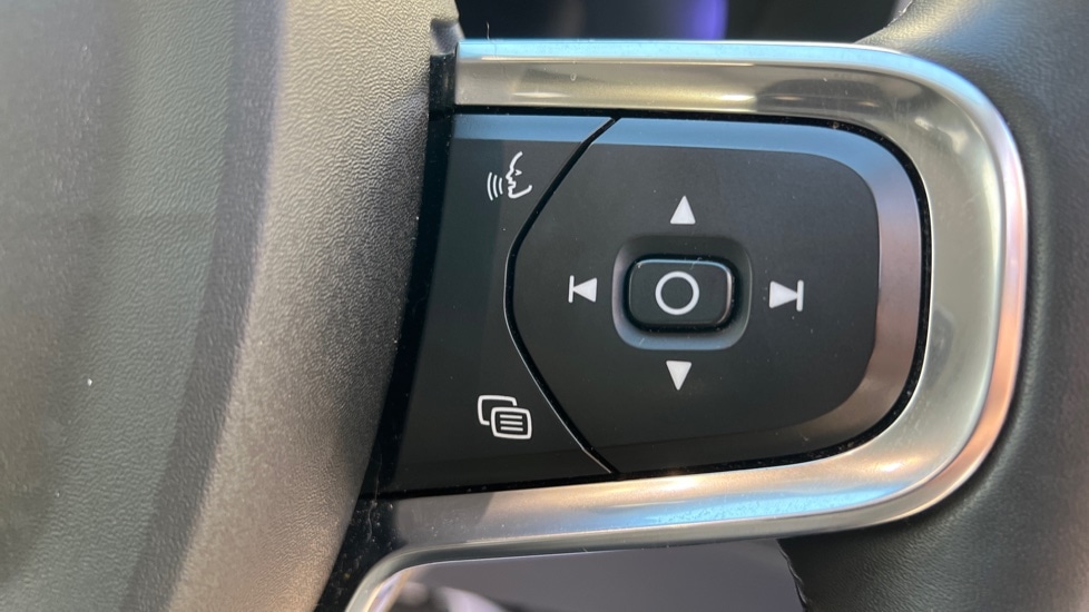 Used Volvo XC40 2023 for sale - 76872738: Photo 19