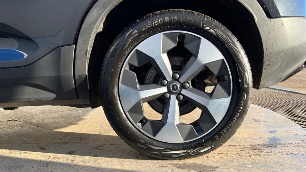 Used Volvo XC40 2023 for sale - 76872738: Photo 24