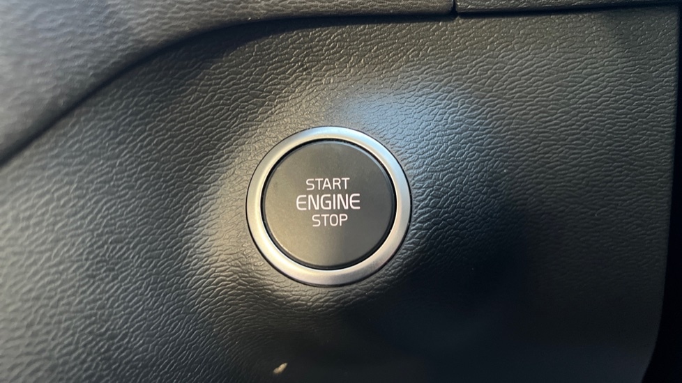 Used Volvo XC40 2023 for sale - 76872738: Photo 27