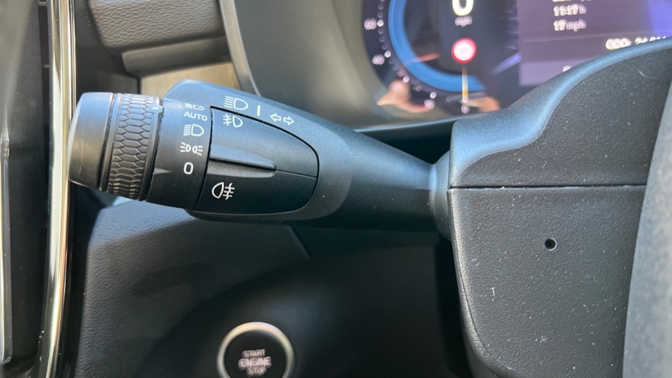 Used Volvo XC40 2023 for sale - 76872738: Photo 28