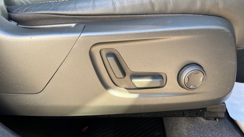 Used Volvo XC40 2023 for sale - 76872738: Photo 30