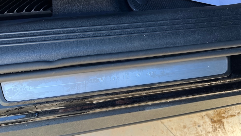 Used Volvo XC40 2023 for sale - 76872738: Photo 40