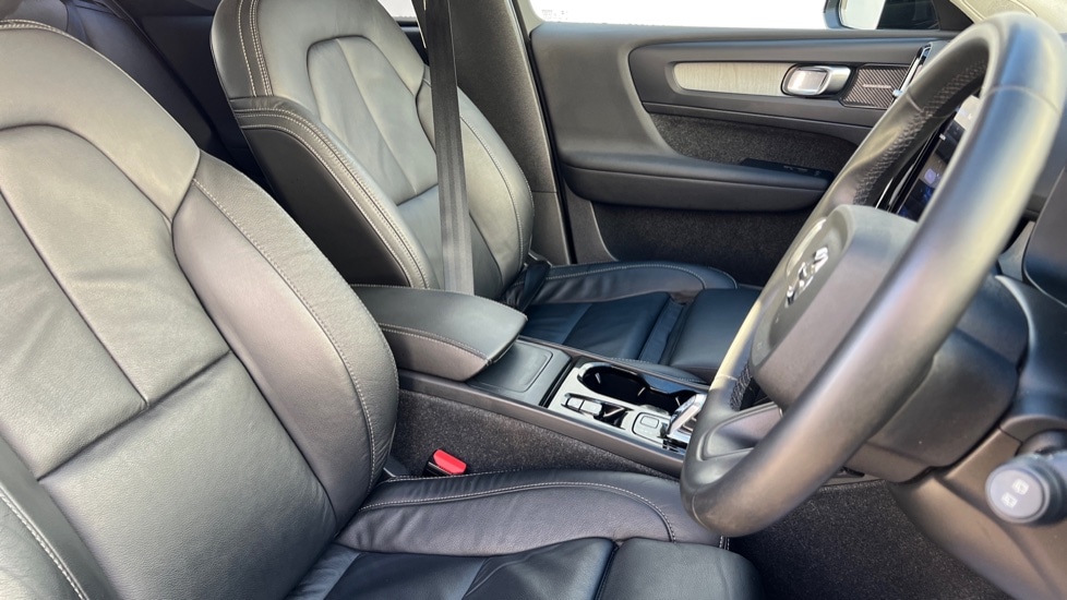 Used Volvo XC40 2023 for sale - 76872738: Photo 9