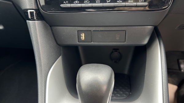 Used Toyota Yaris 2022 for sale - 76297456: Photo 33