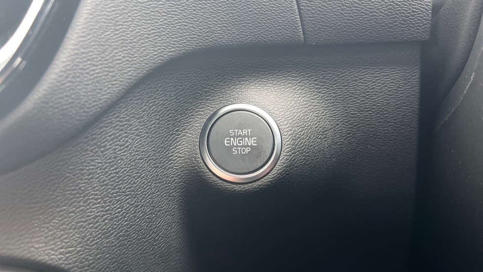 Used Volvo XC40 2025 for sale - 76146192: Photo 27